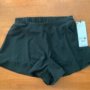 Alo Yoga Tiebreaker Short - Black. New with Tags.